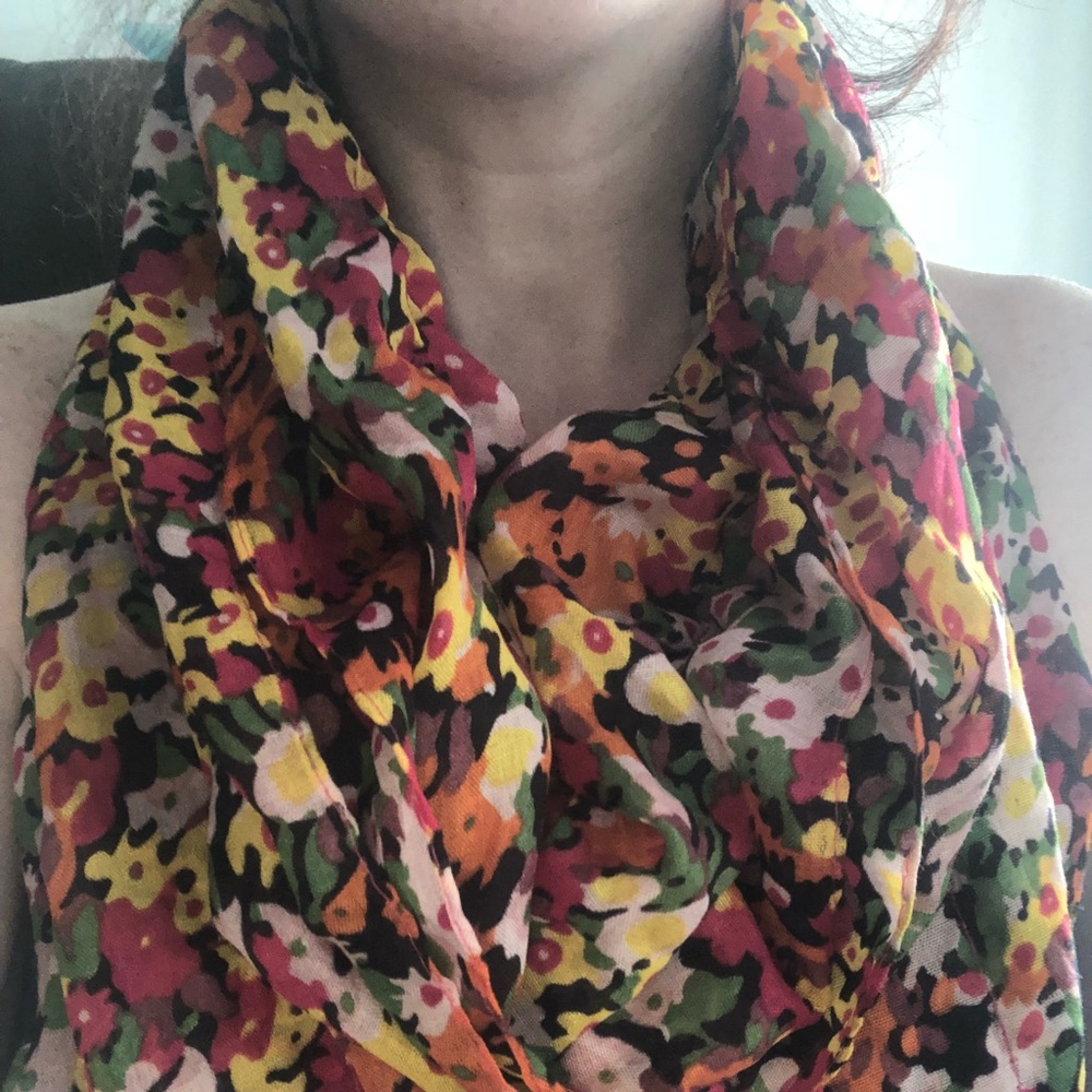 Floral scrunchie scarf
